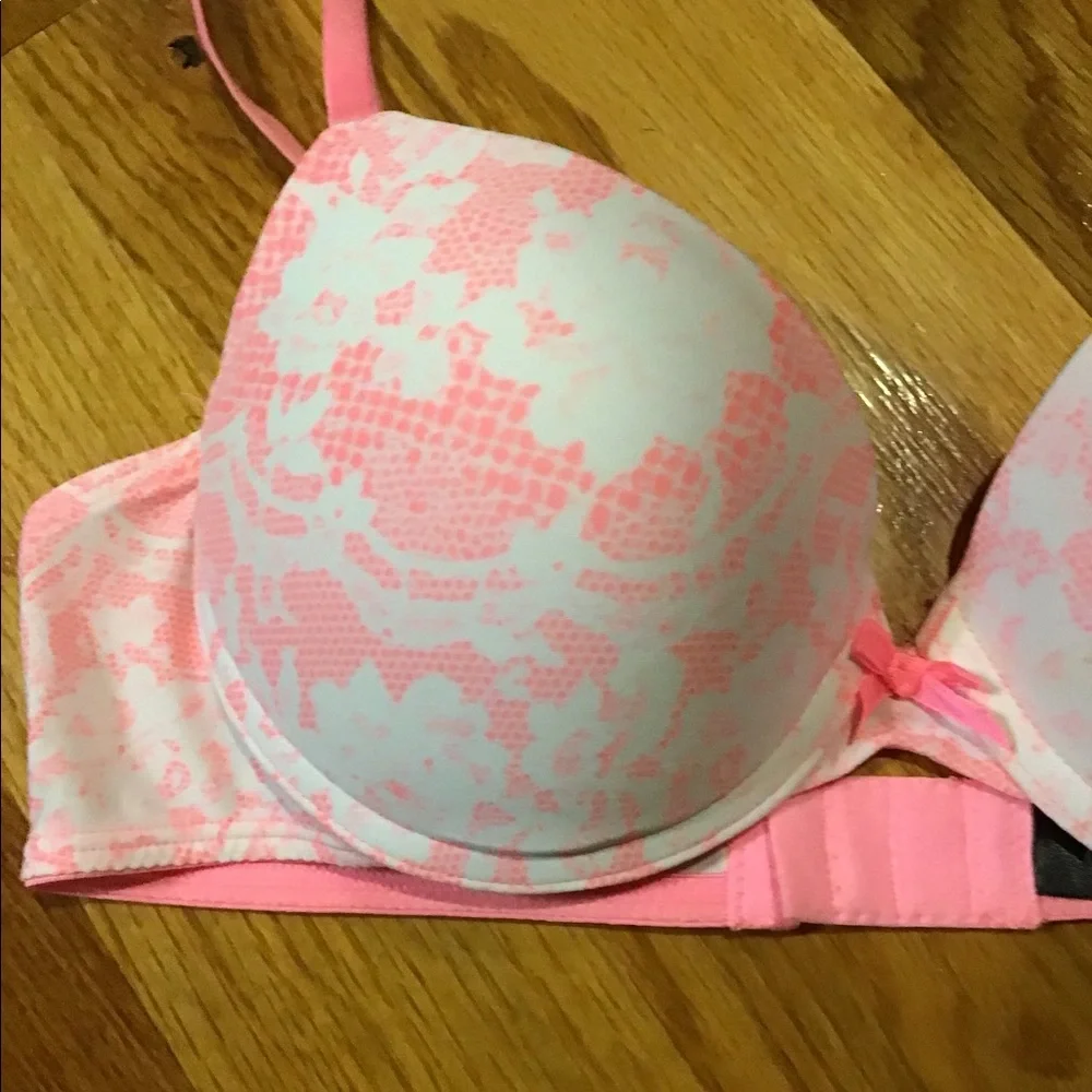Women’s size 36B push-up underwire smart and sexy bra.  M